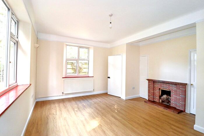 3 Bedroom Detached House To Rent In Chestnut Avenue, Hersham, Surrey, KT12