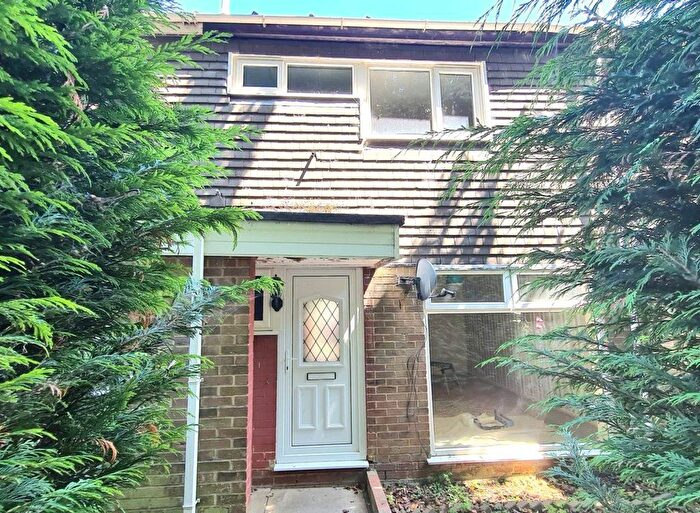 2 Bedroom Property To Rent In Tweed Close, Northants, NN11