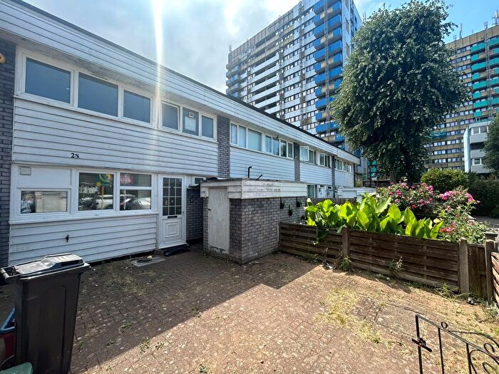 3 Bedroom End Of Terrace House To Rent In Ferraro Close, Hounslow, TW5