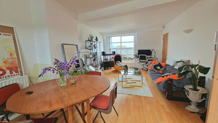 2 Bedroom Apartment To Rent In Grafton Yard, Kentish Town, NW5