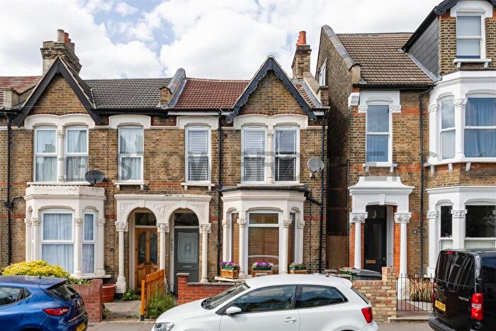 1 Bedroom Flat To Rent In Hatherley Road, Walthamstow, E17