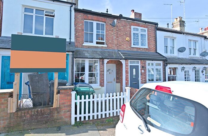 2 Bedroom Property For Sale In Puller Road, Barnet, EN5