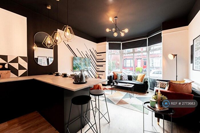 6 Bedroom Semi Detached House To Rent In Headingley Avenue, Leeds, LS6