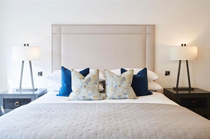 1 Bedroom Flat To Rent In Duke Street, London, W1K