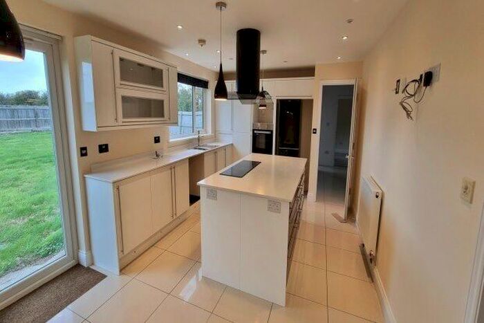 5 Bedroom Bungalow To Rent In Milton Road, Cambridge, CB24