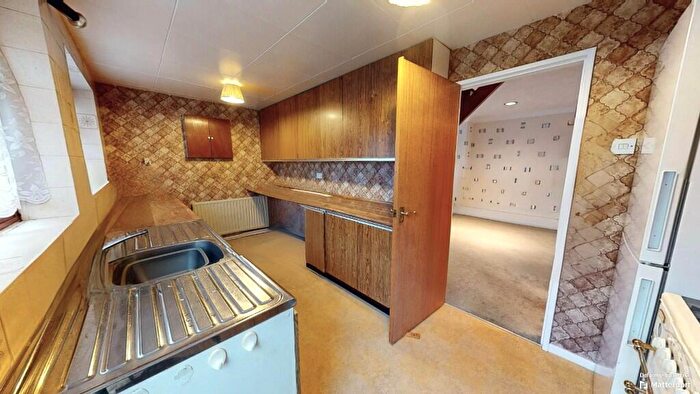 2 Bedroom Chalet For Sale In Wheatley Road, Corringham, Essex, SS17