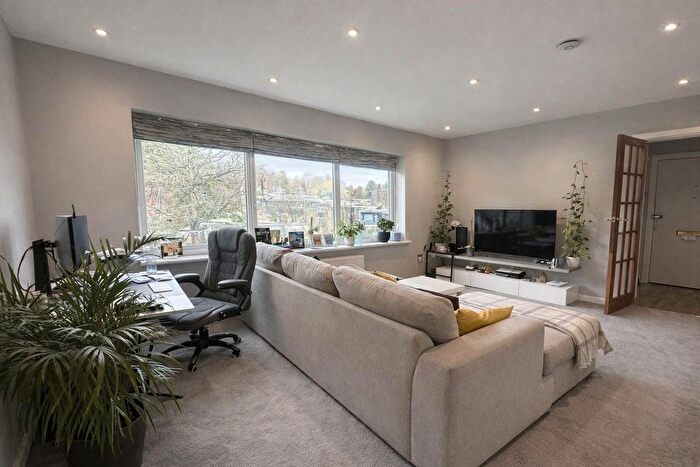 3 Bedroom Flat For Sale In By The Wood, Watford, WD19