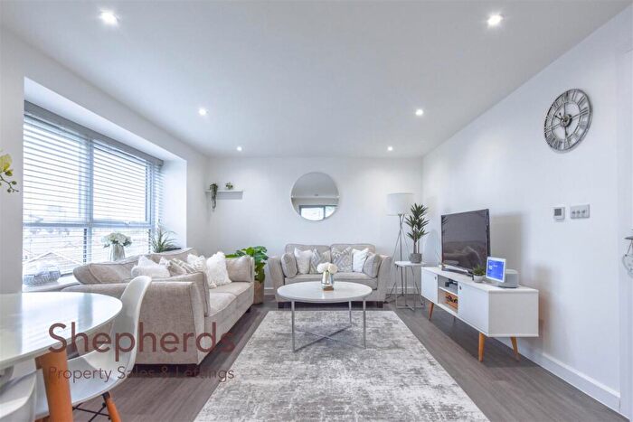 1 Bedroom Flat For Sale In Lampits, Hoddesdon, EN11