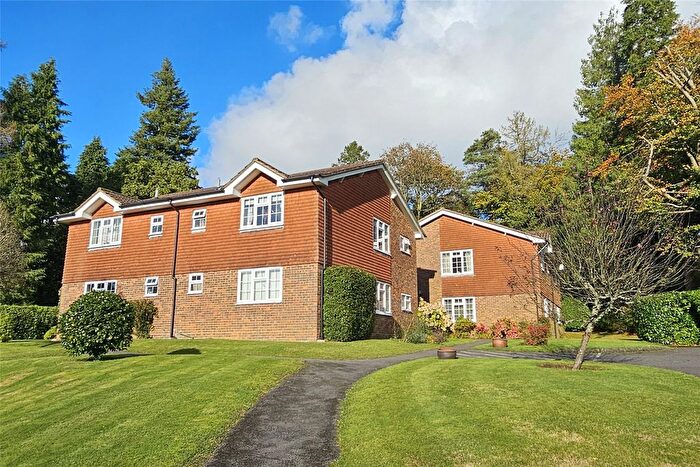 1 Bedroom Flat For Sale In Hindhead, Surrey, GU26