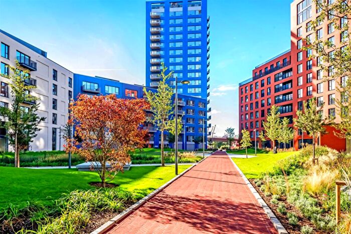 3 Bedroom Flat To Rent In Hercules House, Botanic Square, London, E14