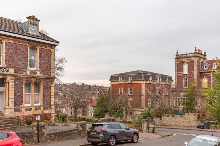 1 Bedroom Apartment For Sale In Cotham Park, Bristol, BS6