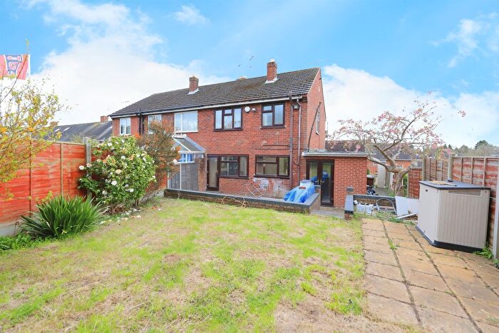 3 Bedroom Semi-Detached House For Sale In Pool Hall Crescent, Castlecroft, Wolverhampton, WV3