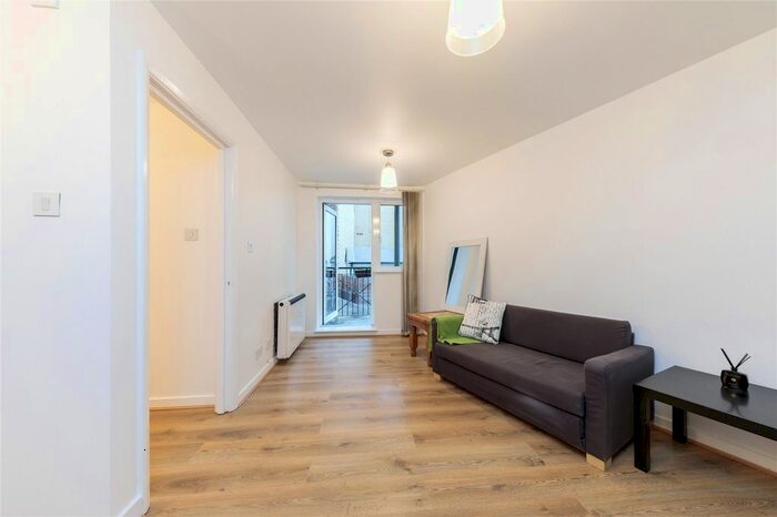 1 Bedroom Flat To Rent In Fountain Court, Lafone Street, London, SE1