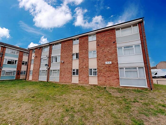 2 Bedroom Flat For Sale In Coronation Avenue, East Tilbury, RM18