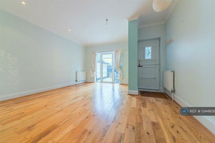 3 Bedroom Detached House To Rent In Shelford Road, Trumpington, Cambridge, CB2