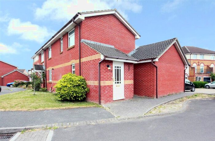 3 Bedroom End Of Terrace House To Rent In Kingfisher Drive, Devizes, Wiltshire, SN10