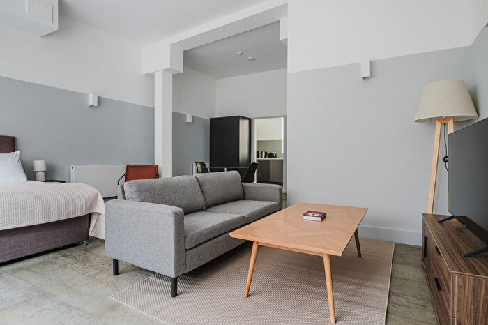 Studio To Rent In Clerkenwell, London, EC1V