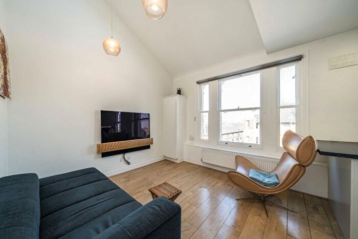 2 Bedroom Flat To Rent In Wandsworth Road, Clapham, SW8