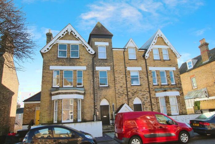 2 Bedroom Flat For Sale In South Eastern Road, Ramsgate, Kent, CT11