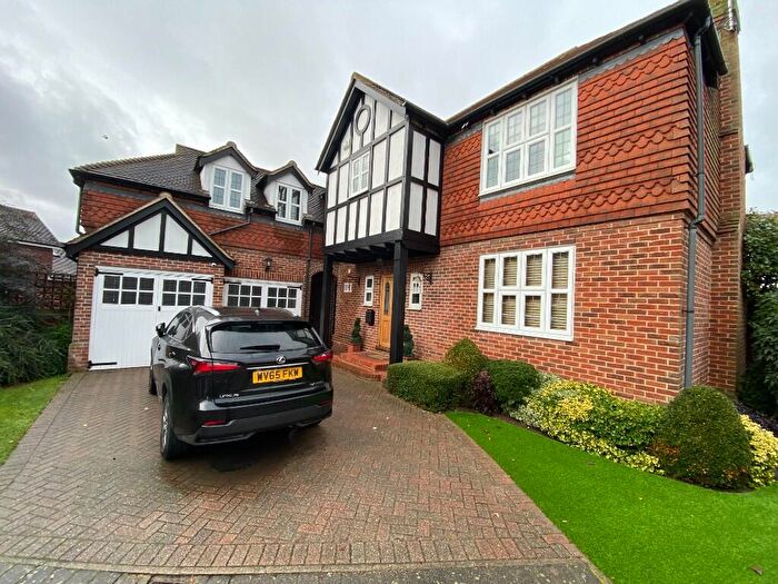 5 Bedroom Detached House To Rent In Glencrofts, Hockley, Essex, SS5