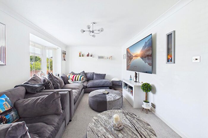 5 Bedroom Detached House For Sale In West Way, Broadstone, Dorset, BH18 - Photo 5