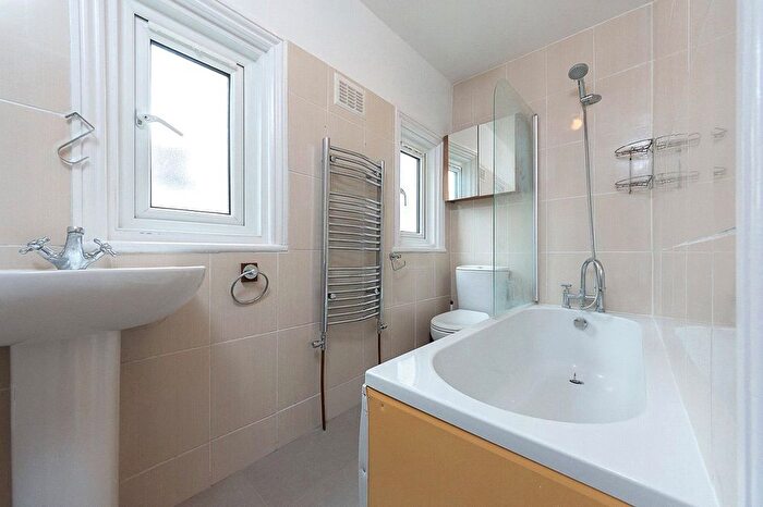 1 Bedroom Flat For Sale In Madeira Road, London, SW16