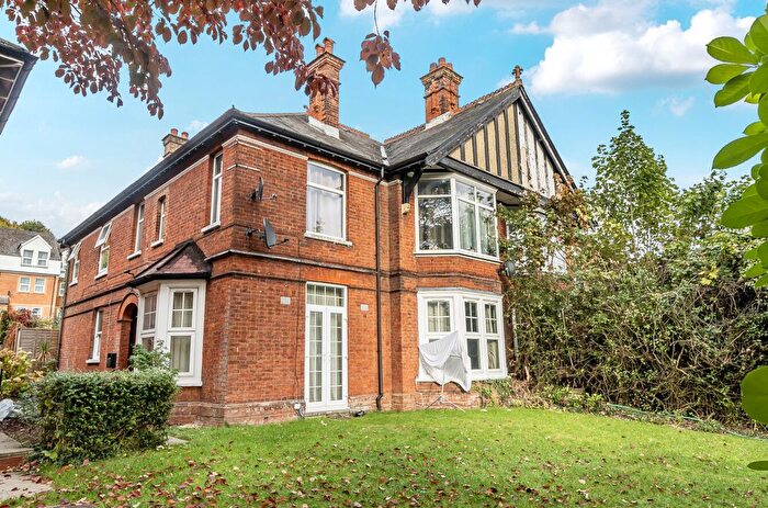 1 Bedroom Flat For Sale In Birches Rise, West Wycombe Road, High Wycombe, HP12