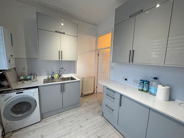 Studio To Rent In Evering Road, London, N16
