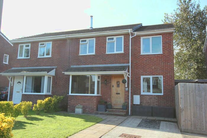 3 Bedroom Semi-Detached House For Sale In Picketston Close, St. Athan, CF62