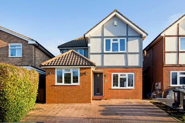 4 Bedroom Detached House To Rent In Chartridge Close, Bushey, WD23