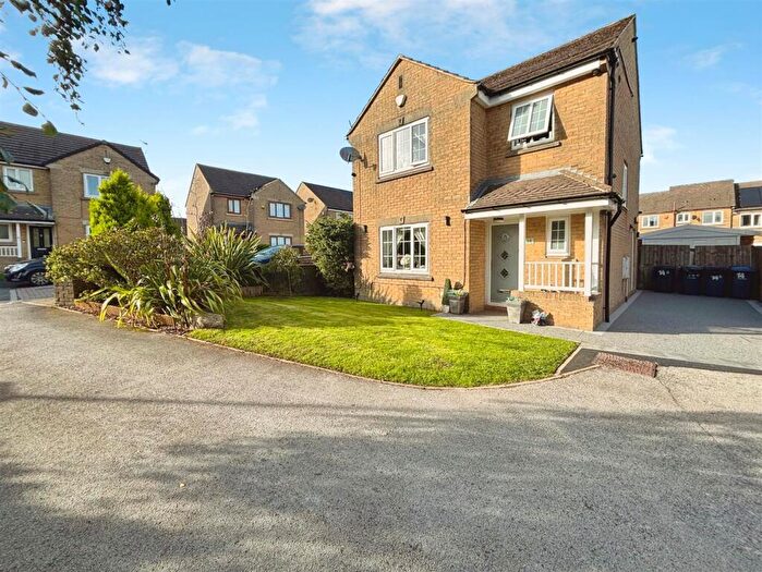 3 Bedroom Detached House For Sale In Lewis Close, Queensbury, Bradford, BD13