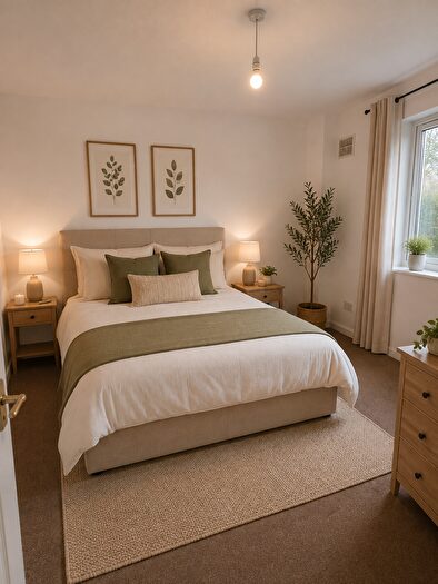 2 Bedroom Flat To Rent In Linslade Close, Hounslow, TW4