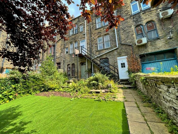 2 Bedroom Apartment To Rent In Back River Street, Haworth, BD22