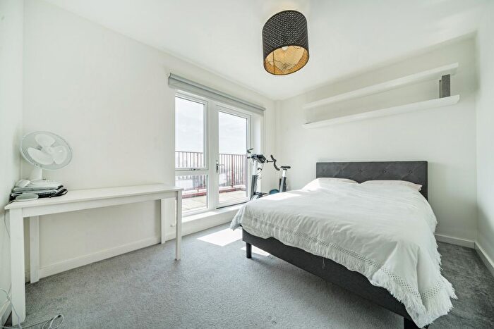 2 Bedroom Flat To Rent In Greenwich High Road, London, SE10