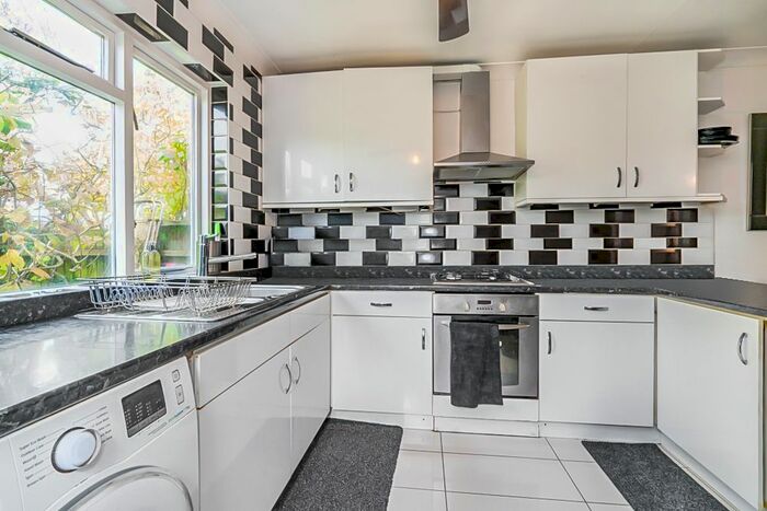 4 Bedroom Semi-Detached House To Rent In Queens Avenue, Stanmore, HA7