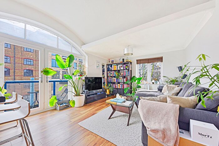 1 Bedroom Flat To Rent In Treaty Street, Marina One, N1