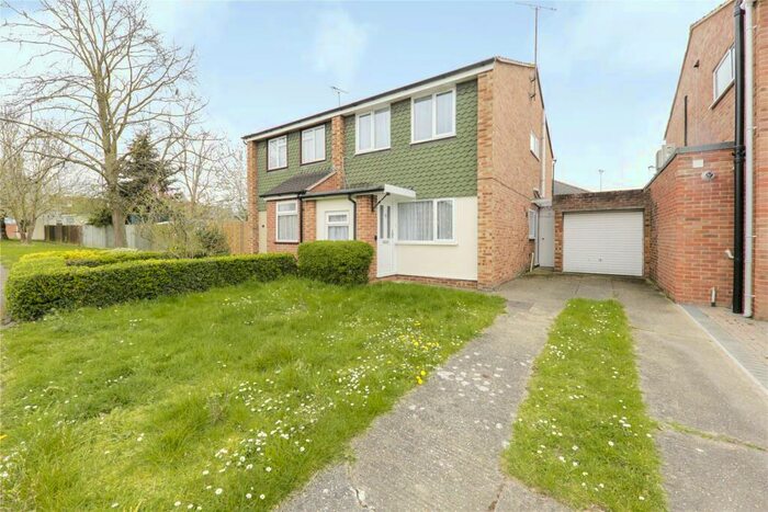 3 Bedroom Semi-Detached House To Rent In Chatsworth Avenue, Winnersh, Wokingham, Berkshire, RG41