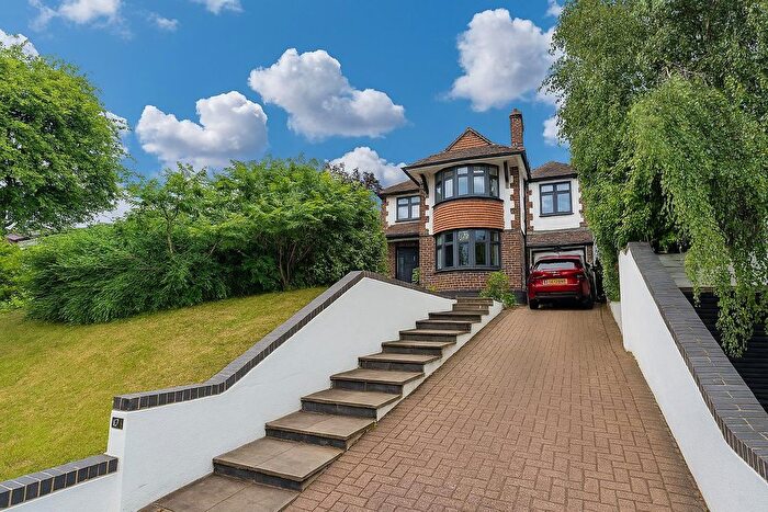 4 Bedroom Semi Detached House For Sale In Hempstead Road, Kings Langley, WD4