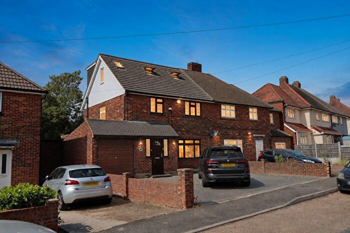 3 Bedroom Semi-Detached House For Sale In Havering Road, Romford, RM1