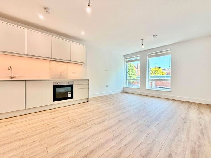 2 Bedroom Flat To Rent In High Street, Barnet, EN5
