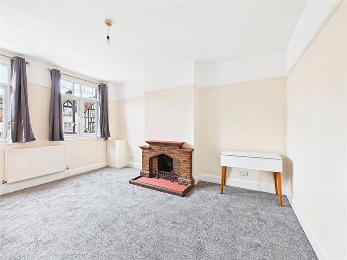 2 Bedroom Apartment To Rent In Coulsdon, Surrey, CR5