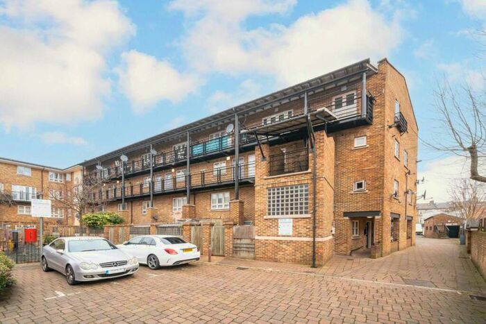 2 Bedroom Flat To Rent In Vivian Comma Close, London, N4