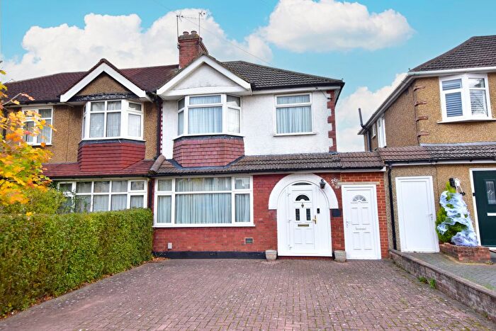 3 Bedroom Semi Detached House For Sale In Moss Road, Watford, WD25