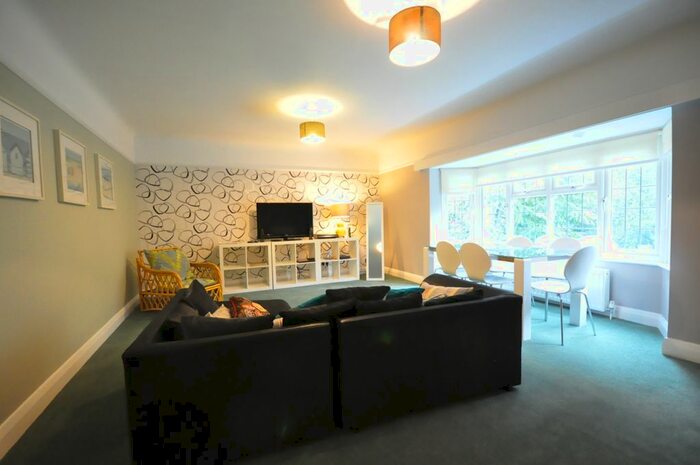 3 Bedroom Flat To Rent In Durley Chine Road South (Ad), Bournemouth, BH2