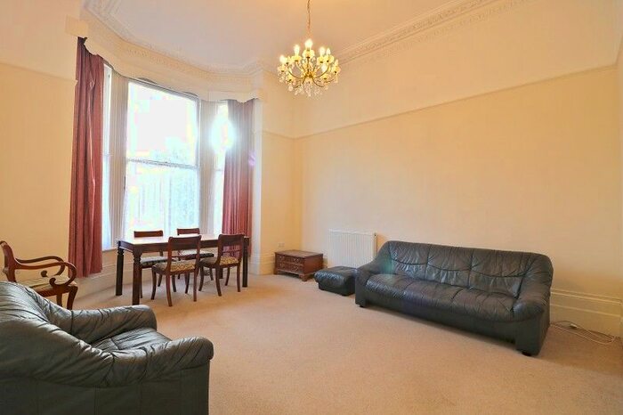 2 Bedroom Flat To Rent In North Common Road, Ealing, London., W5