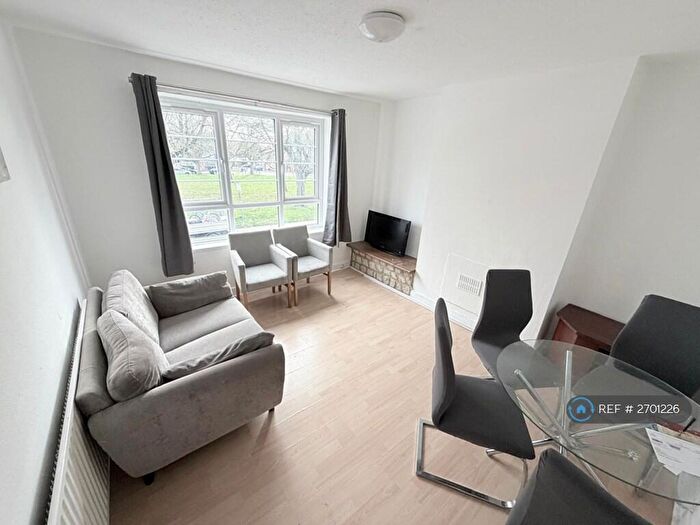 2 Bedroom Flat To Rent In Beverley Drive, Edgware, HA8