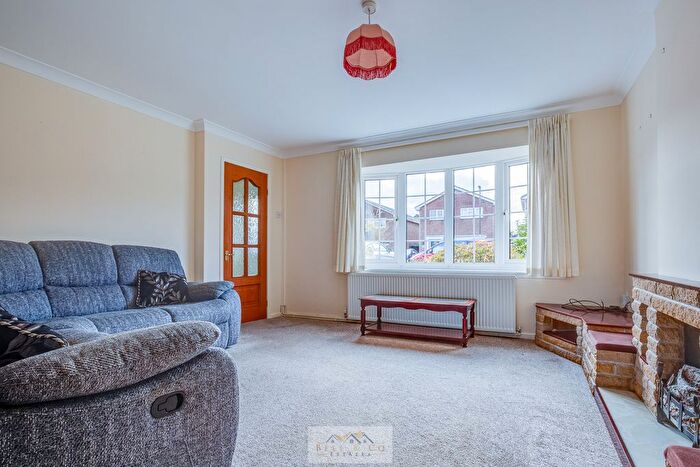 3 Bedroom Detached House For Sale In Fern Close, Eckington, Sheffield, S21