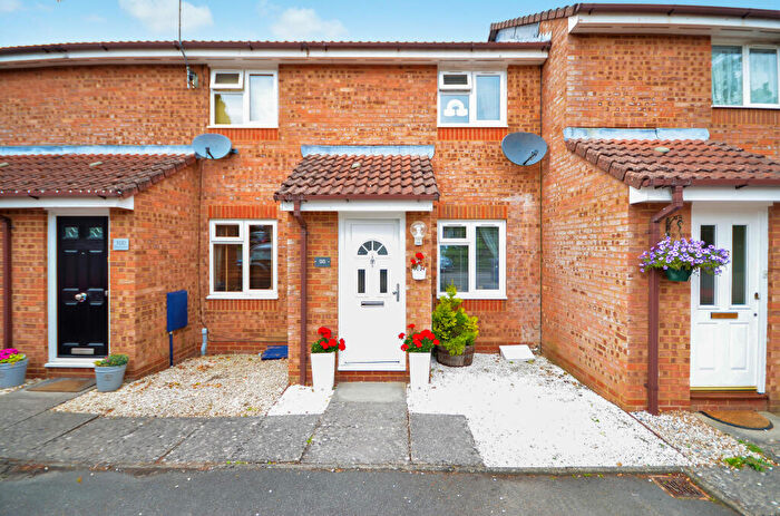 2 Bedroom House To Rent In Bardsley Drive, Farnham, Surrey, GU9