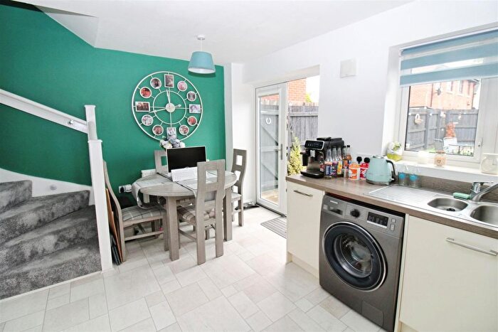 2 Bedroom End Terrace House For Sale In Twickenham Close, Hull, HU8