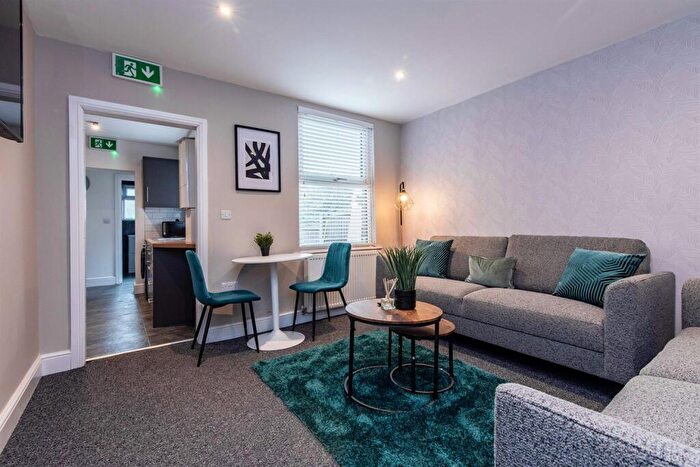 1 Bedroom Semi-Detached House To Rent In Cycle Road, Student House Share, NG7